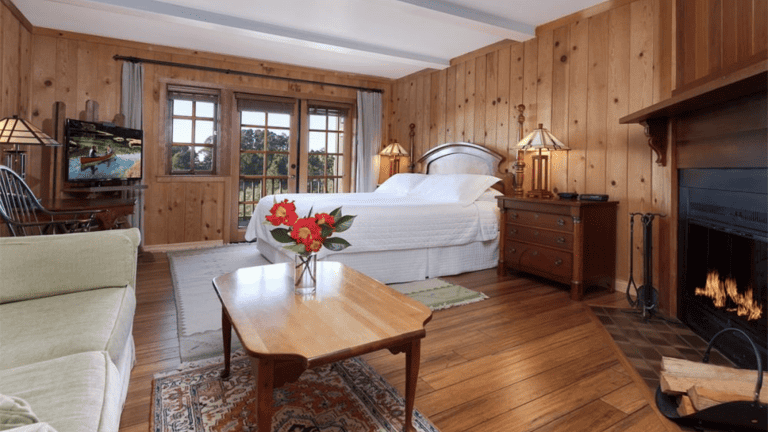 hotel room at the Stanford Inn